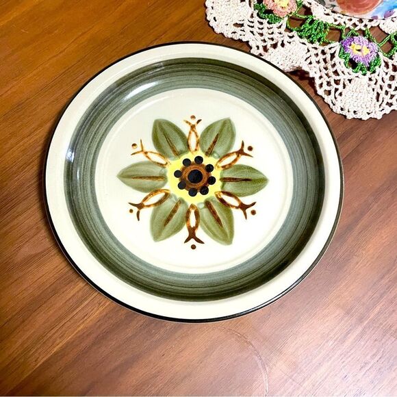 Vintage Stoneware Plate - Picture 1 of 3